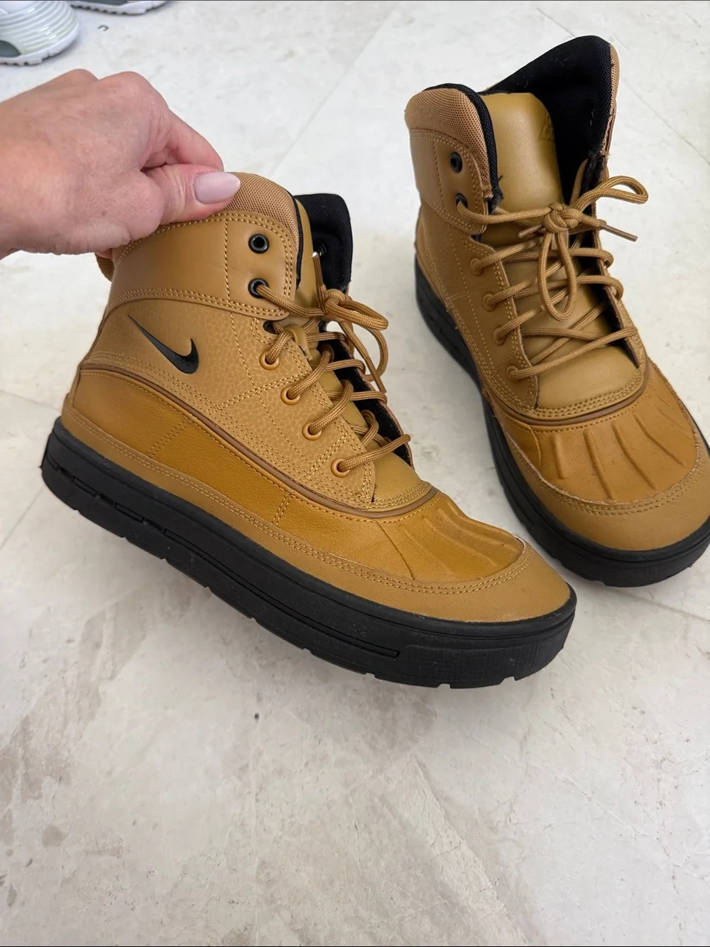 Nike Youth Wheat/Black High-Top Winter Boots